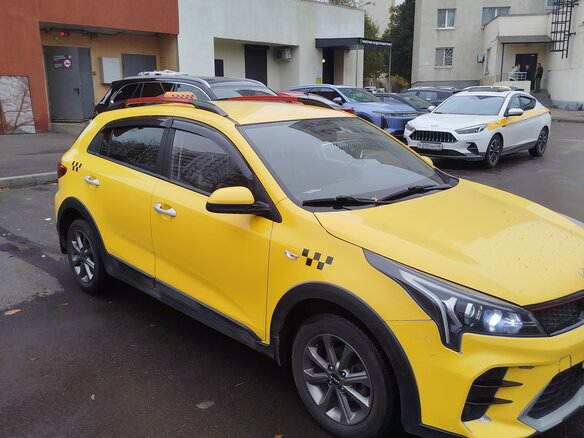 2021 Kia Rio X IV Рестайлинг, жёлтый, 1200000 рублей