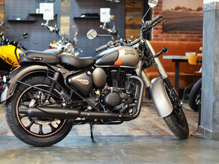 2025 Royal Enfield Classic 350, серебристый, 499500 рублей, вид 3