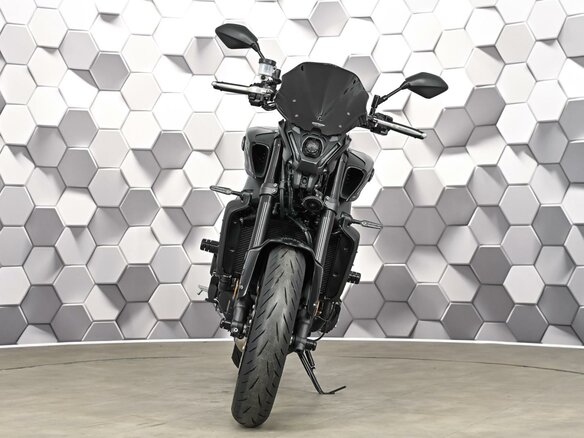 2023 Yamaha MT-09 (FZ-09), чёрный, 1099000 рублей - вид 4