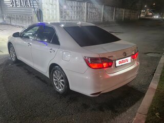 2016 Toyota Camry VII (XV50) Рестайлинг, белый, 2100000 рублей, вид 4