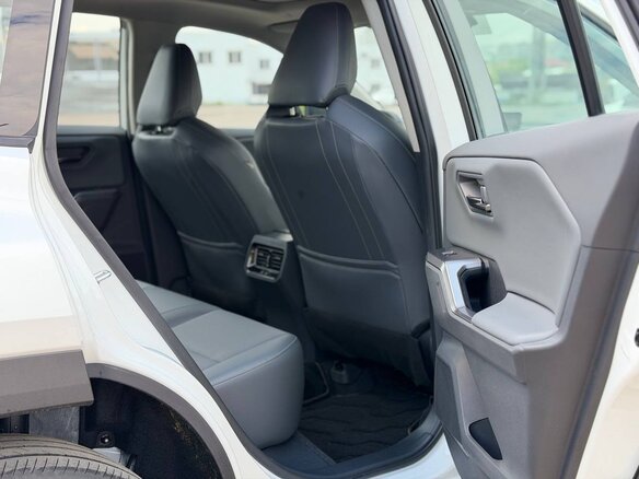 2025 Toyota RAV4 VI (XA60), белый, 4400000 рублей - вид 13