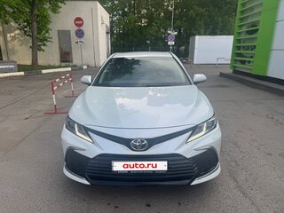 2022 Toyota Camry VIII (XV70) Рестайлинг, белый, 3100000 рублей, вид 1