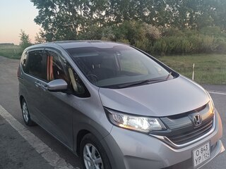 2017 Honda Freed+ II, серый, 1375000 рублей, вид 3
