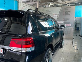 2016 Toyota Land Cruiser 200 Series Рестайлинг 2, чёрный, 8695000 рублей, вид 3