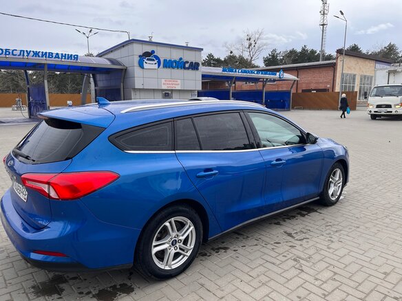 2019 Ford Focus IV, синий, 1550000 рублей - вид 3
