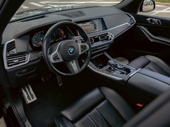 2022 BMW X5 40i IV (G05/G18), чёрный, 8295000 рублей - вид 13