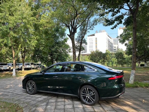 2026 Geely Emgrand III, зелёный, 1410700 рублей - вид 5