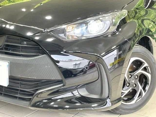 2023 Toyota Yaris IV, чёрный, 840300 рублей, вид 2