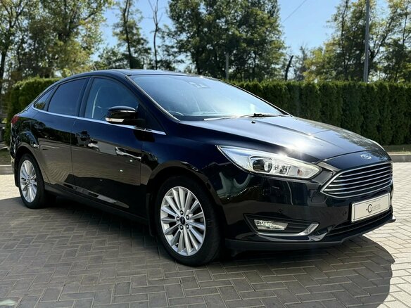 2017 Ford Focus III Рестайлинг, чёрный, 1280000 рублей - вид 2