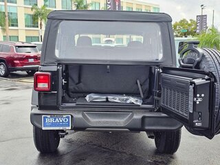 2026 Jeep Wrangler IV (JL) Рестайлинг, чёрный, 5313000 рублей, вид 4