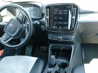 2021 Volvo XC40 I, белый, 3500000 рублей, вид 4