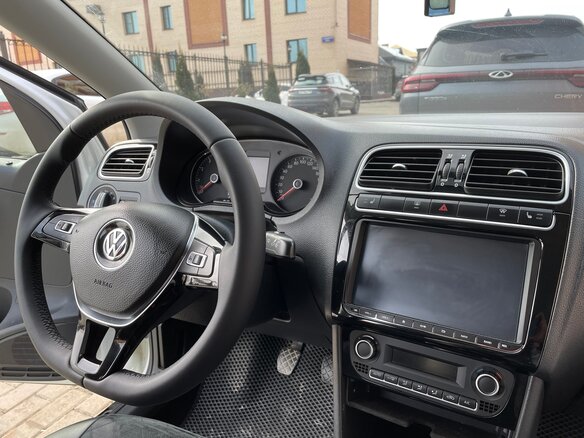 2018 Volkswagen Polo V Рестайлинг, белый, 950000 рублей - вид 9