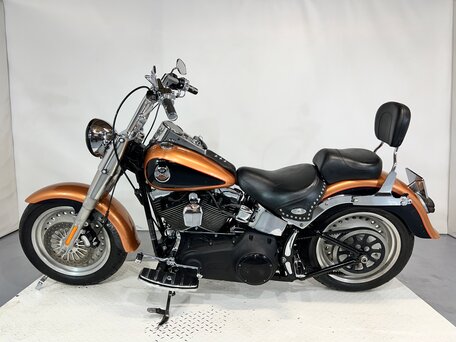 2008 Harley-Davidson Fat Boy, оранжевый, 680000 рублей, вид 2