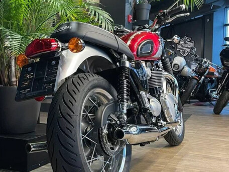 2025 Triumph Bonneville T120, красный, 1850000 рублей, вид 5