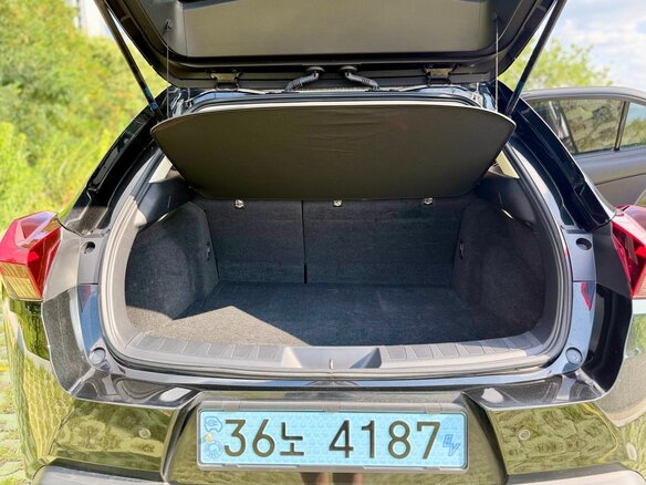 2023 Lexus UX 300e I, чёрный - вид 16