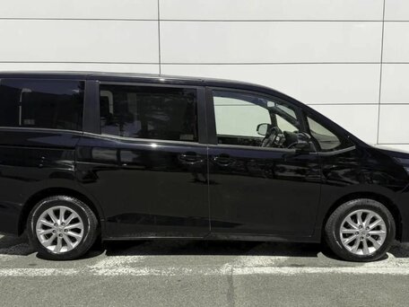 2019 Toyota Voxy III (R80) Рестайлинг, чёрный, 1970000 рублей, вид 5