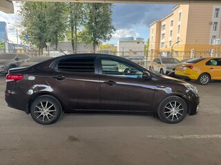 2015 Kia Rio III Рестайлинг, коричневый, 627000 рублей, вид 2