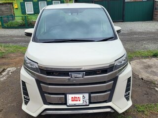 2018 Toyota Noah III (R80) Рестайлинг, белый, 2950000 рублей, вид 1