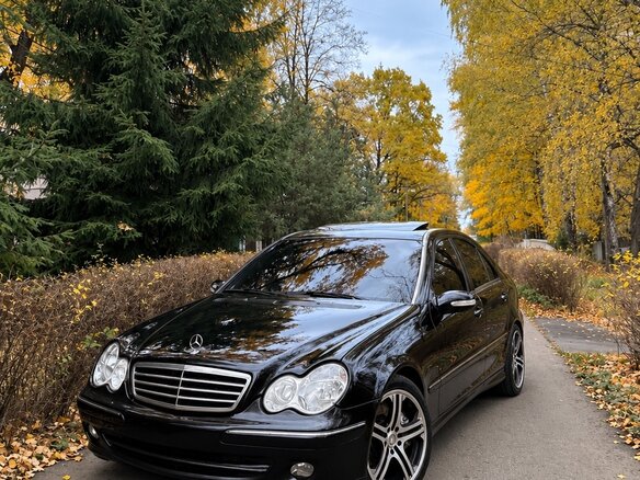2005 Mercedes-Benz C-Класс 230 II (W203) Рестайлинг, чёрный, 770000 рублей - вид 1