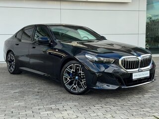 2025 BMW 5 серии 530e xDrive VIII (G60/G61/G68), чёрный, 9600000 рублей, вид 1