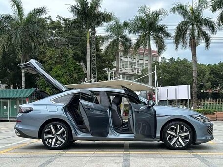 2023 Volkswagen Lamando L II, серебристый, 1900000 рублей, вид 5