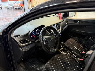 2017 Hyundai Solaris II, чёрный, 1400000 рублей, вид 5