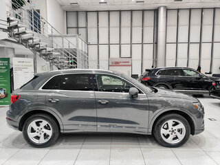 2020 Audi Q3 45 TFSI II (F3), серый, 3950000 рублей, вид 4