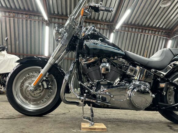 2010 Harley-Davidson Fat Boy, чёрный, 990000 рублей - вид 15