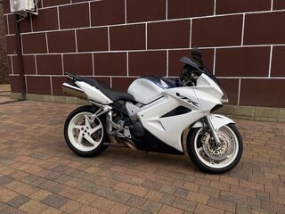 2005 Honda VFR 800, белый, 580000 рублей, вид 1