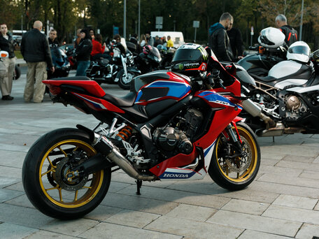 2019 Honda CBR 650R, красный, 890000 рублей, вид 2