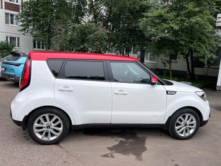 2017 Kia Soul II Рестайлинг, белый, 1500000 рублей, вид 2