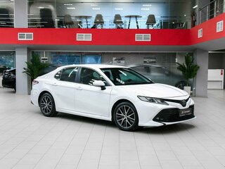 2020 Toyota Camry VIII (XV70), белый, 1850000 рублей, вид 3