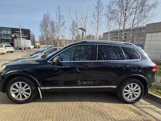2013 Volkswagen Touareg II, чёрный, 2150000 рублей, вид 4