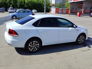 2018 Volkswagen Polo V Рестайлинг, белый, 630000 рублей, вид 4