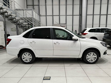 2024 Lada (ВАЗ) Granta I Рестайлинг, белый, 620000 рублей, вид 4