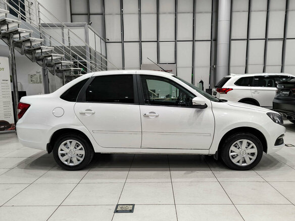 2024 Lada (ВАЗ) Granta I Рестайлинг, белый, 650000 рублей - вид 3