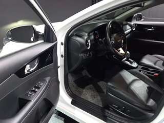 2022 Kia K3 II Рестайлинг, белый, 1390000 рублей, вид 4