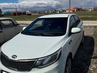 2017 Kia Rio III Рестайлинг, белый, 770000 рублей, вид 4