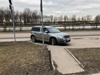 2011 Skoda Yeti I, серый, 600000 рублей, вид 2