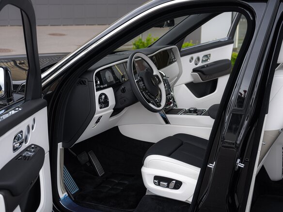 2026 Rolls-Royce Cullinan I Рестайлинг (Series II), чёрный, 63000000 рублей - вид 6