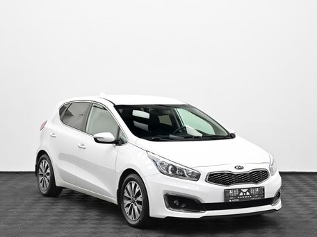 2017 Kia Ceed II Рестайлинг, белый, 1175000 рублей, вид 1