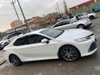 2022 Toyota Camry US Market VIII (XV70) Рестайлинг, белый, 3500000 рублей, вид 4