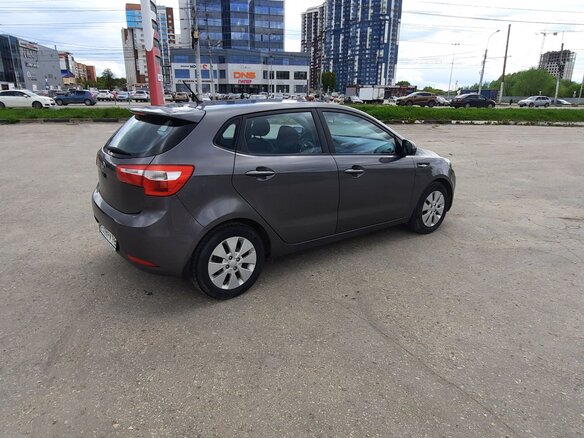 2013 Kia Rio 4-speed III, серый, 959000 рублей - вид 6