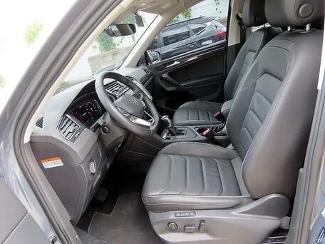 2023 Volkswagen Tiguan II Рестайлинг, серый, 2950000 рублей, вид 5