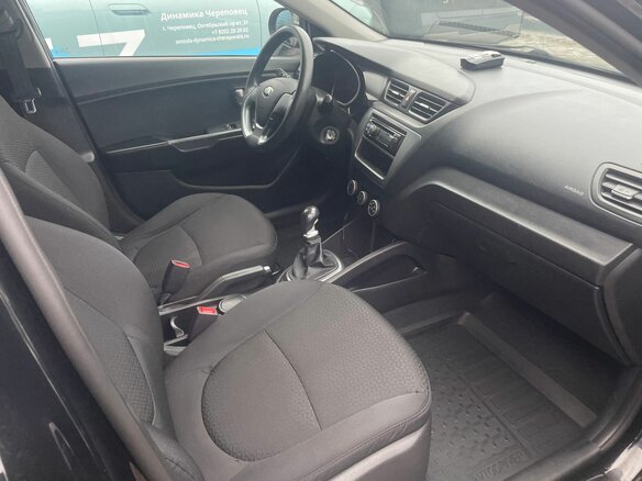 2015 Kia Rio III Рестайлинг, чёрный, 792000 рублей - вид 10