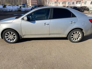 2010 Kia Cerato 5-speed II, серебристый, 440000 рублей, вид 4