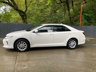 2018 Toyota Camry VII (XV50) Рестайлинг 2, белый, 1700000 рублей, вид 3