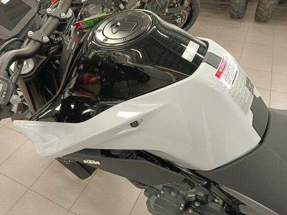 2023 KTM 790 Duke, серый - вид 14