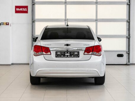 2014 Chevrolet Cruze I Рестайлинг, серебристый, 700000 рублей, вид 5