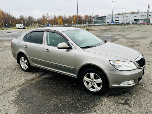 2011 Skoda Octavia II (A5) Рестайлинг, серый - вид 3